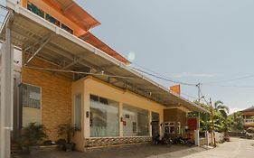 Reddoorz Syariah Near Jembatan Siti Nurbaya Padang